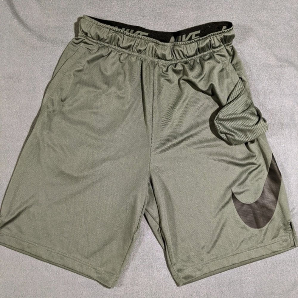 Men's Nike dri fit shorts army green size small